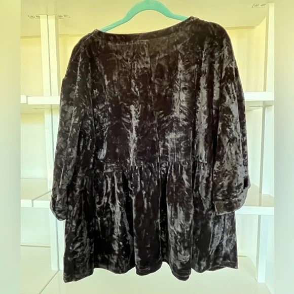 She & Sky Crushed Velvet Baby Doll Top NWT - Picture 2 of 3